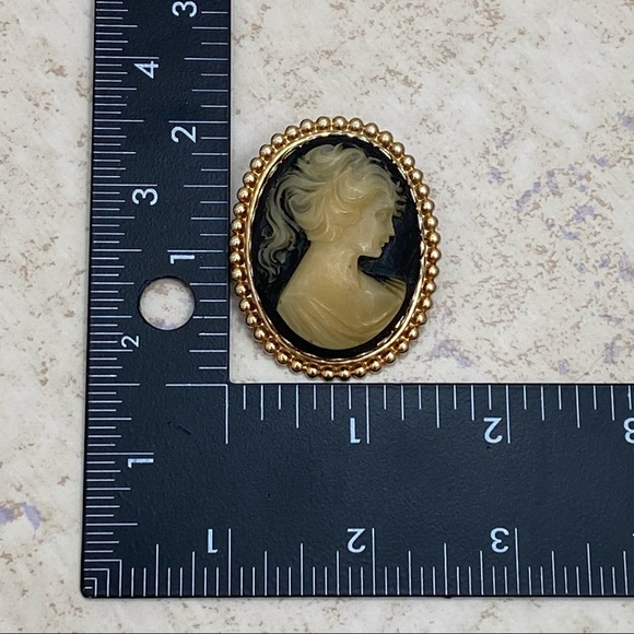 Vintage Unsigned Victorian Lady Cameo Brooch - Picture 10 of 11